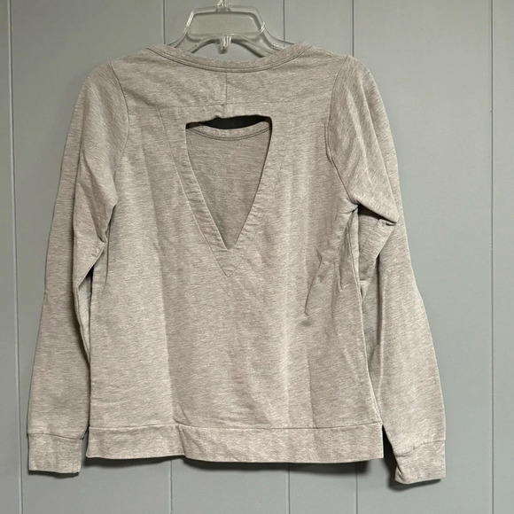 ALTA GRACIA Gray Long Sleeve Athletic Shirt Maroon Dawgs Back Cutout Size XL - Picture 2 of 5